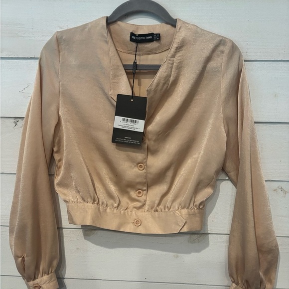 PrettyLittleThing NWT Champagne Satin Button Front Crop Shirt - Picture 5 of 10